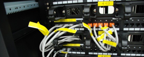 如何在Magento 2中获取特定类别的所有子类别ID？